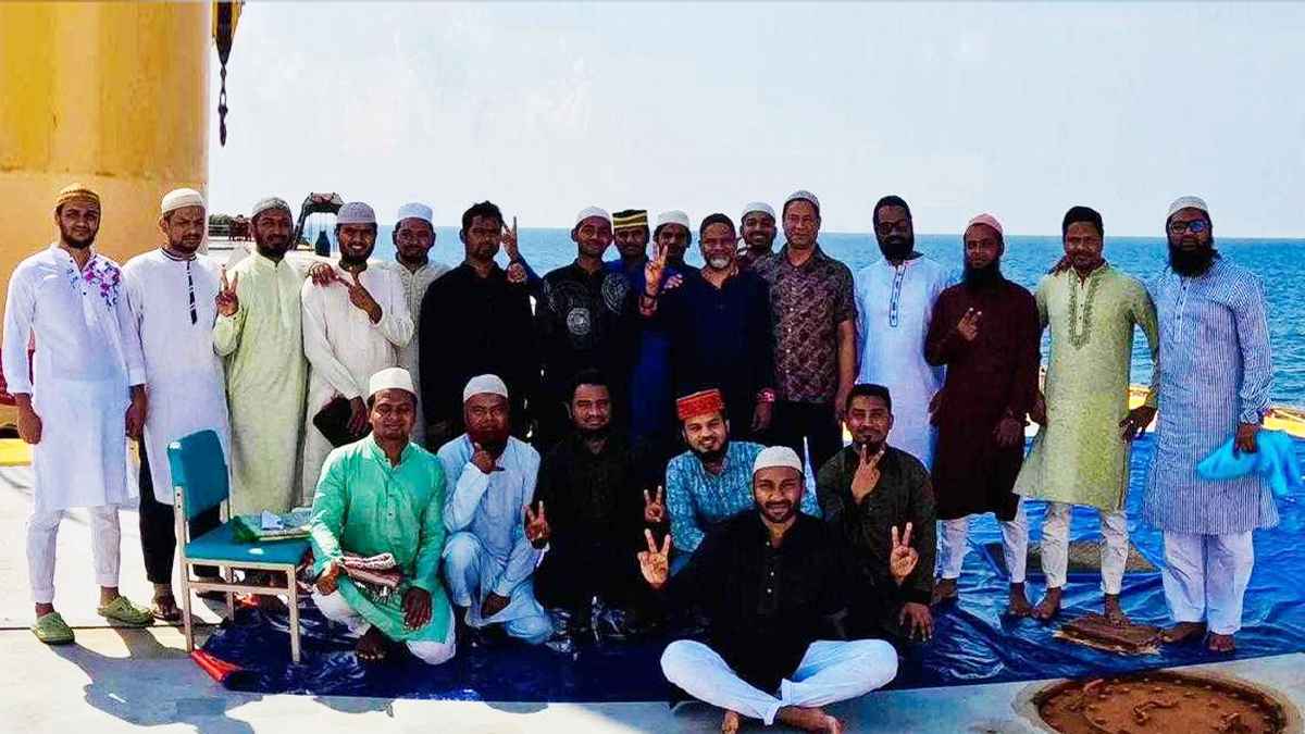 যেভাবে কাটল জিম্মি নাবিকদের ঈদ