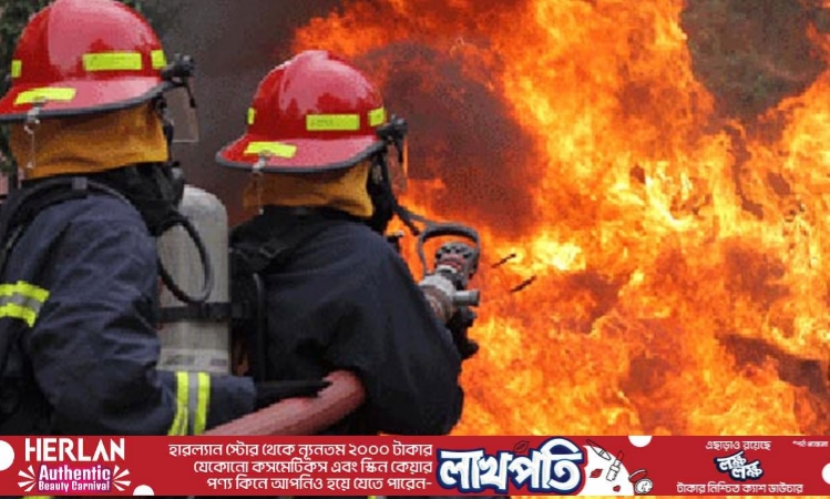 রাজধানীর হাজারীবাগে ঝাউতলা বস্তিতে আগুন, নিয়ন্ত্রণে ৭ ইউনিট