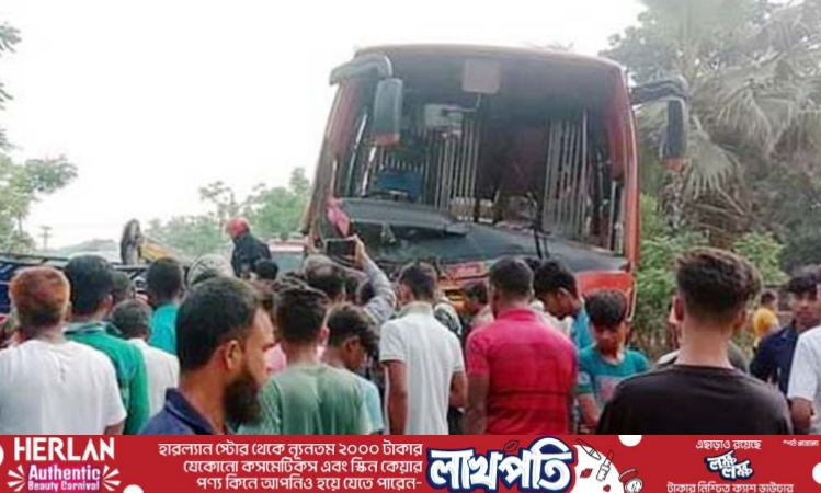 ফরিদপুরে বাস ও পিকআপের মুখোমুখি সংঘর্ষ, নিহত ১৩