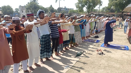 দিনাজপুরে বৃষ্টির জন্য ইস্তিসখার নামাজ আদায়