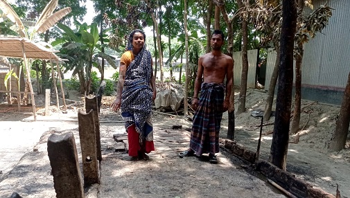 ফরিদপুরে অগ্নিকাণ্ডে সর্বস্ব হারিয়ে দিশেহারা হতদরিদ্র আসলাম পরিবার