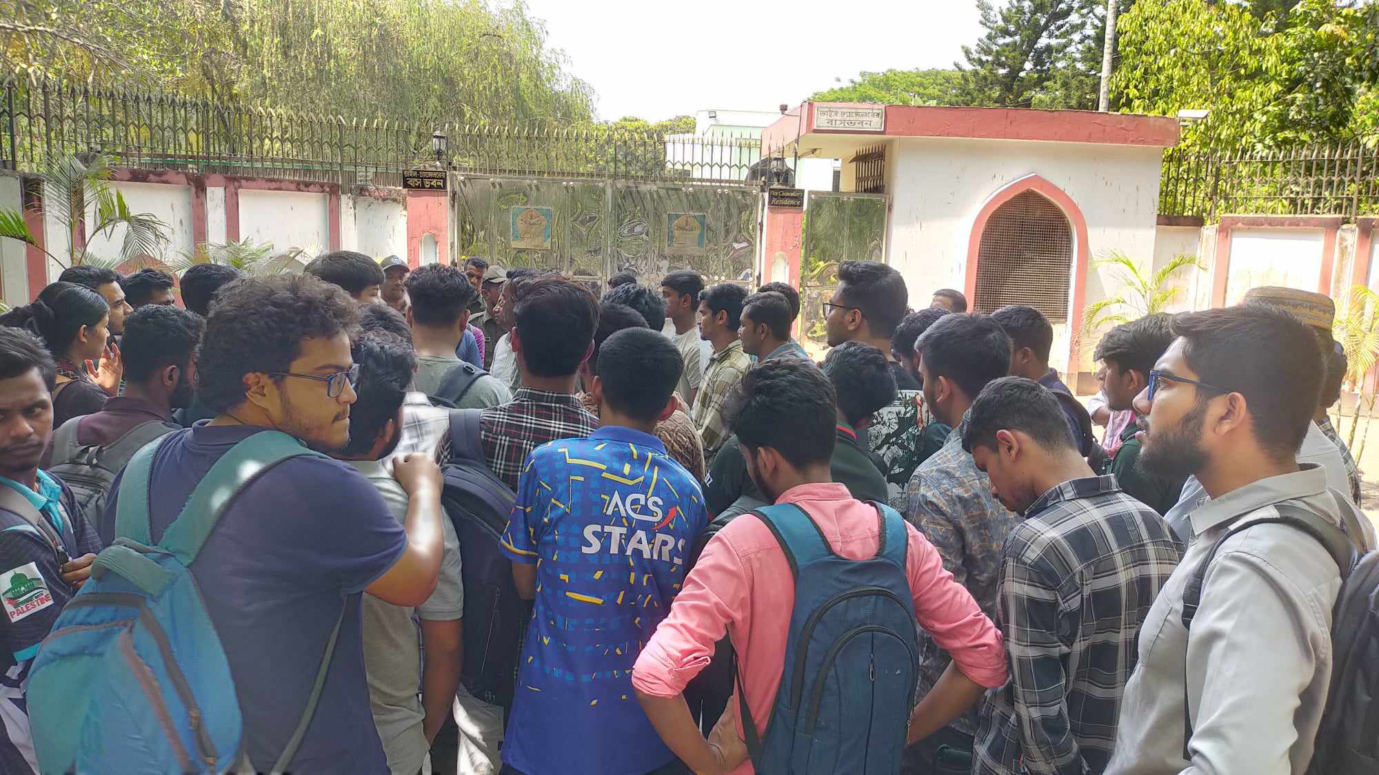 ইঞ্জিনিয়ারিংয়ের পাশাপাশি সম্মান সমতুল্য সনদ চায় ইবির ফলিত রসায়ন বিভাগের শিক্ষার্থীরা