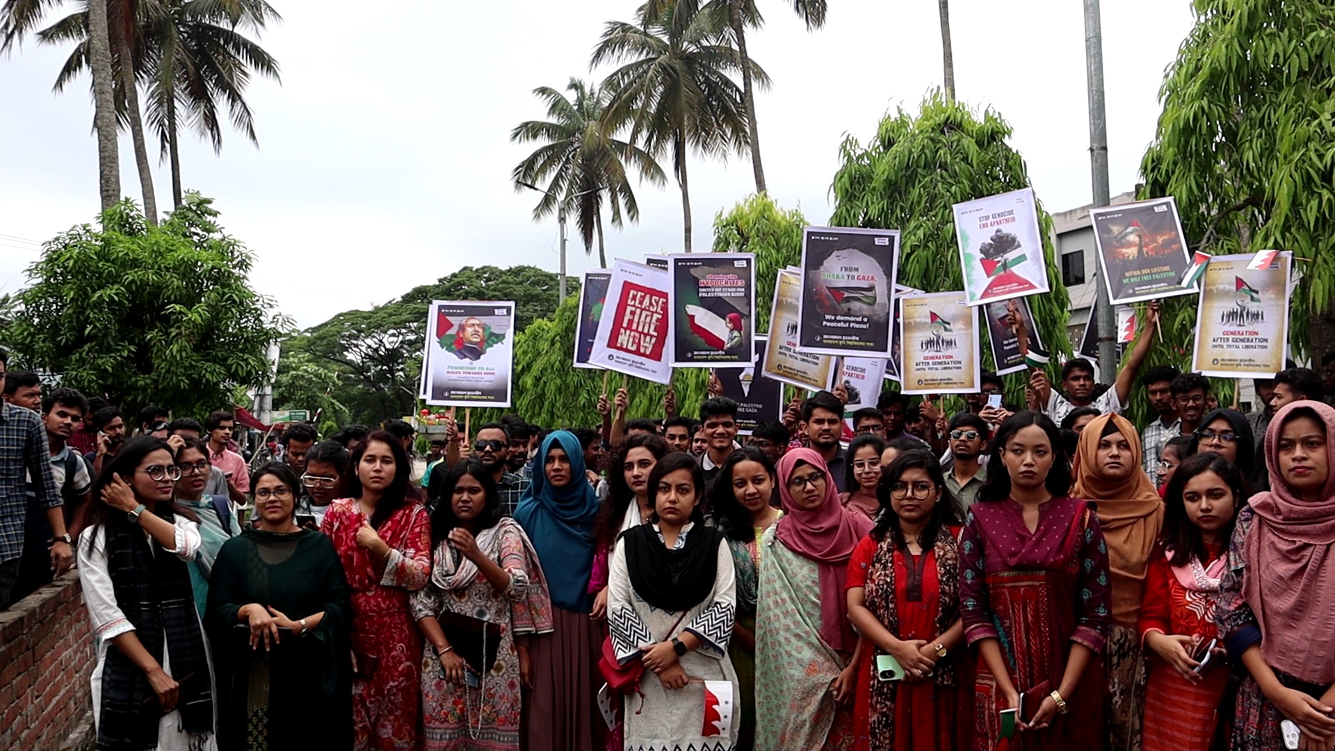 ফিলিস্তিনের পক্ষে পতাকা উত্তোলন ও পদযাত্রা করলো বাকৃবি ছাত্রলীগ