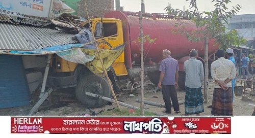 দিনাজপুর সদরে নিয়ন্ত্রণ হারিয়ে ট্যাংকলরি চায়ের দোকানে, নিহত ২
