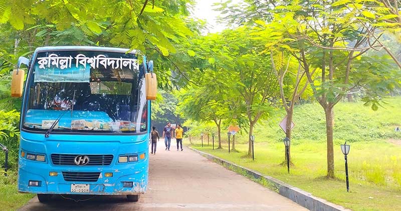শিক্ষার্থীদের 'যাতায়াত' সুবিধার্থে বন্ধ ক্যাম্পাসে বাস দিলো কুবি