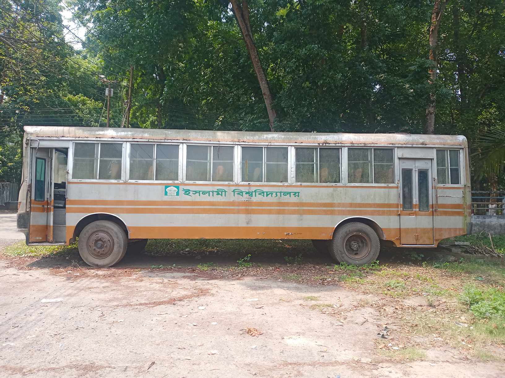 ইবির প্রথম বাসটি ভাস্কর্য রূপে সংরক্ষণের দাবি শিক্ষার্থীদের