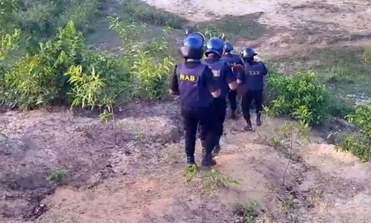 আরসার আস্তানায় র‍্যাবের অভিযান, চলছে গোলাগুলি