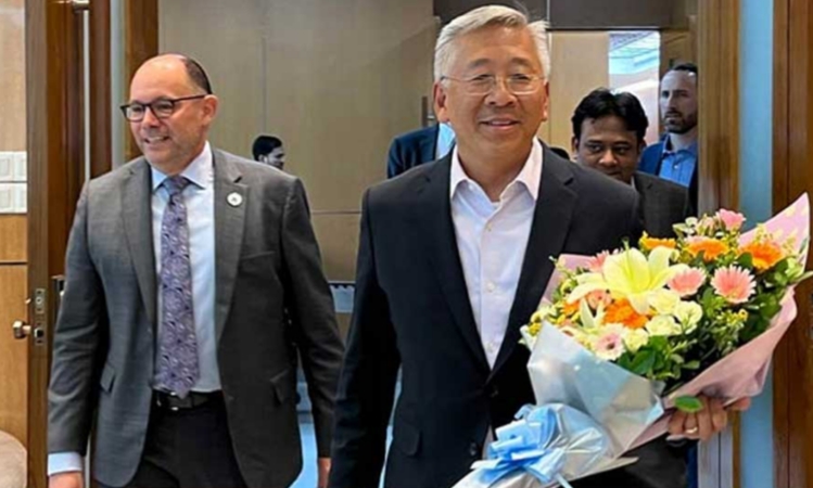 ঢাকা ছাড়লেন ডোনাল্ড লু