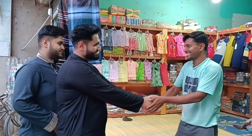 আলফাডাঙ্গায় পিতার জন্য ভোট প্রার্থনায় ভোটারদের দ্বারে দ্বারে দুই পুত্র