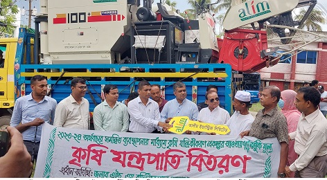 মোরেলগঞ্জে ৫ টি কম্বাইন্ড হারবেস্টিং মেশিন বিতরণ করলেন সংসদ সদস্য