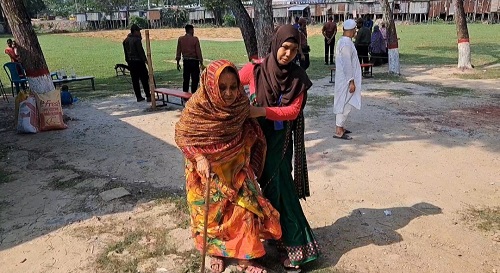 শান্তিপূর্ন পরিবেশে ফরিদপুরের দুটি উপজেলার ভোট গ্রহণ চলছে
