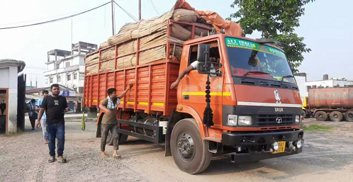 হিলি স্থল বন্দর দিয়ে শুরু হয়েছে ভারত থেকে কাঁচা মরিচের আমদানি