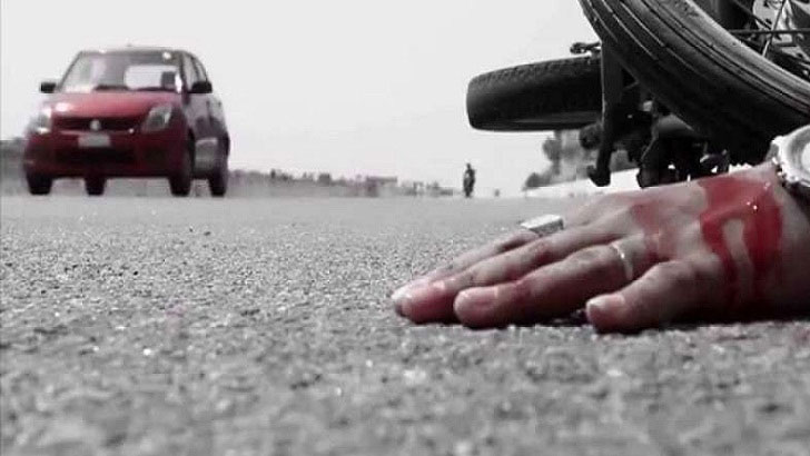 শ্যামনগরে সড়কে প্রাণ গেল মোটরসাইকেল আরোহীর