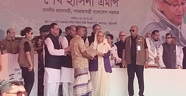 গণতন্ত্র আছে বলেই দুর্যোগের সময় সরকার মানুষের পাশে দাঁড়িয়েছে: পটুয়াখালীতে প্রধানমন্ত্রী