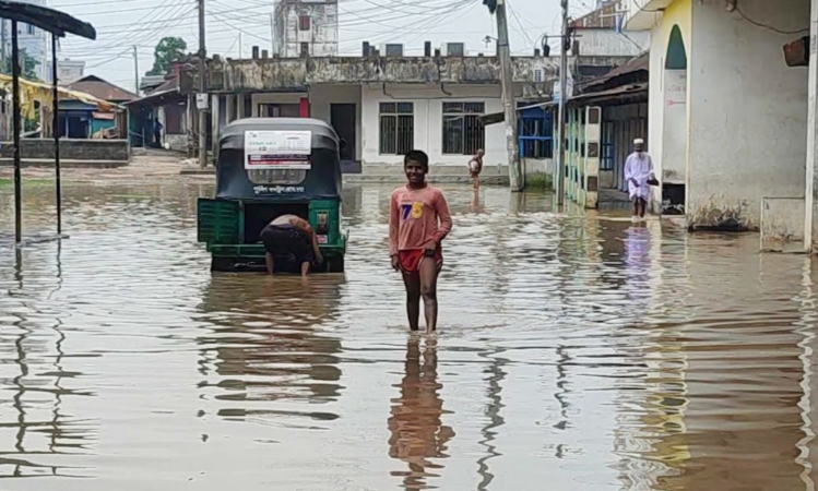সিলেট শহরে ঢুকছে বন্যার পানি