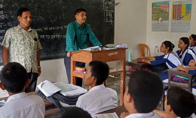 গোপালগঞ্জে মাধ্যমিক শিক্ষা অফিসারের বিদ্যালয় পরিদর্শন