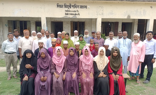 দিনাজপুরে দিঘন দ্বি-মূখী দাখিল মাদরাসার দাখিল পাশকৃত ছাত্রছাত্রীদের সংবর্ধনা