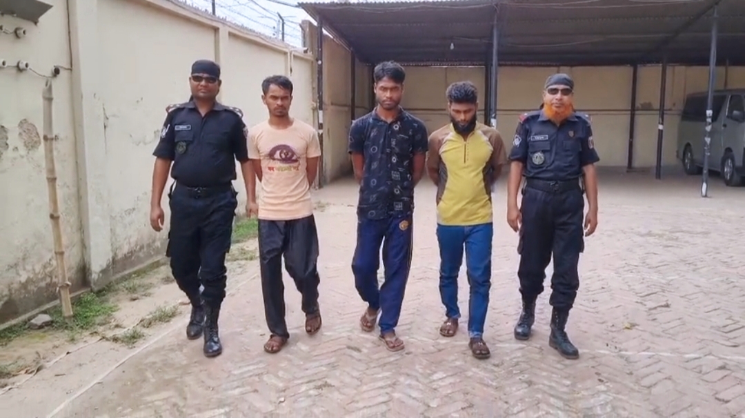 ভাঙ্গায় ২৮ কেজি গাজা উদ্ধার, আটক ৩