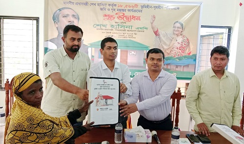 মোরেলগঞ্জে ৫০টি গৃহহীন পরিবার পেল প্রধানমন্ত্রীর দেওয়া বাসস্থান