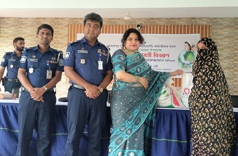 জামালপুরে পুনাকের আউটসোর্সিং কর্মচারীদের মাঝে ঈদ উপহার সামগ্রী বিতরণ