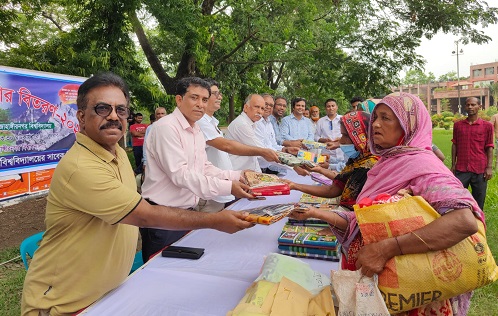 জাবিতে সুবিধাবঞ্চিতদের মাঝে কাঞ্চনজঙ্ঘা’র ঈদ উপহার বিতরণ