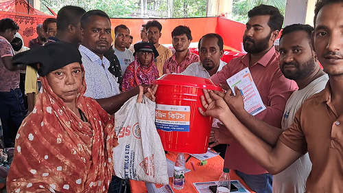 মোরেলগঞ্জে ঘূর্ণিঝড় রেমালে ক্ষতিগ্রস্থদের মাঝে হাইজিন কিটস বিতরণ