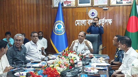 গণমাধ্যম কর্মীদের সাথে মোংলা বন্দর কর্তৃপক্ষের মতবিনিময়
