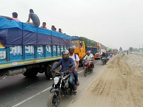 বঙ্গবন্ধু সেতু মহাসড়কে ১০ কিলো‌মিটার যানজট