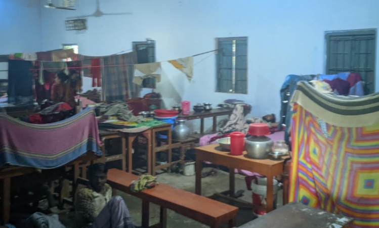 সুনামগঞ্জে আশ্রয়কেন্দ্রে বাড়ছে বানভাসি মানুষ