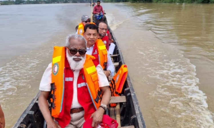 সিলেটে বন্যা দুর্গত এলাকা পরিদর্শনে রেড ক্রিসেন্ট চেয়ারম্যান