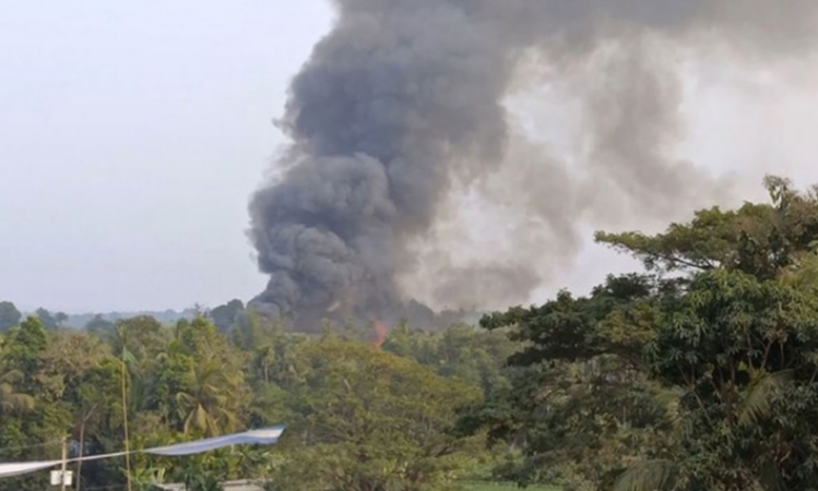 উত্তপ্ত মিয়ানমার সীমান্ত, বিস্ফোরণে কেঁপে উঠছে টেকনাফ