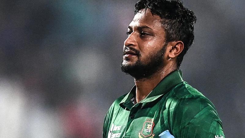 দলকে রেখে দেশে ফিরলেন সাকিব