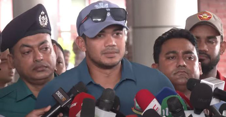 সবার মতো আমরাও হতাশ: দেশে ফিরে বললেন তাসকিন