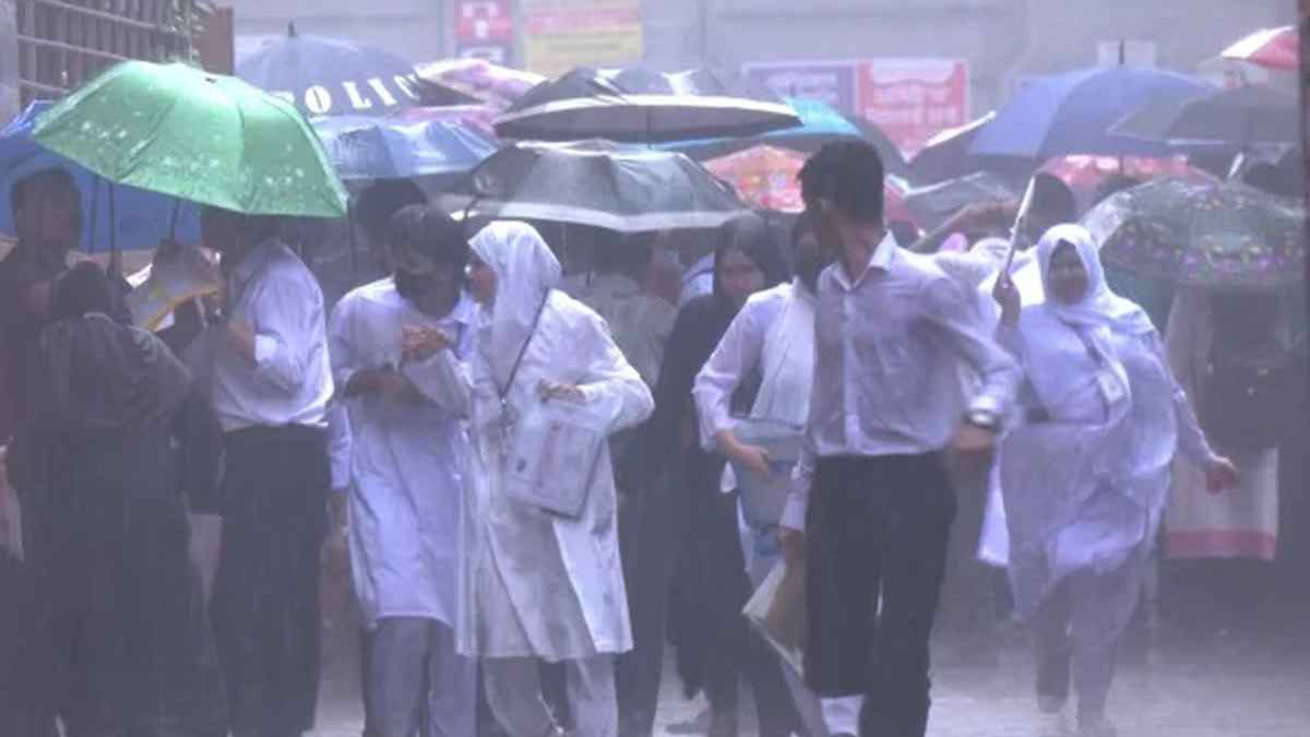 এইচএসসি : বৃষ্টির কারণে পরীক্ষা দেরিতে শুরু হলে সময় বাড়ানোর নির্দেশ