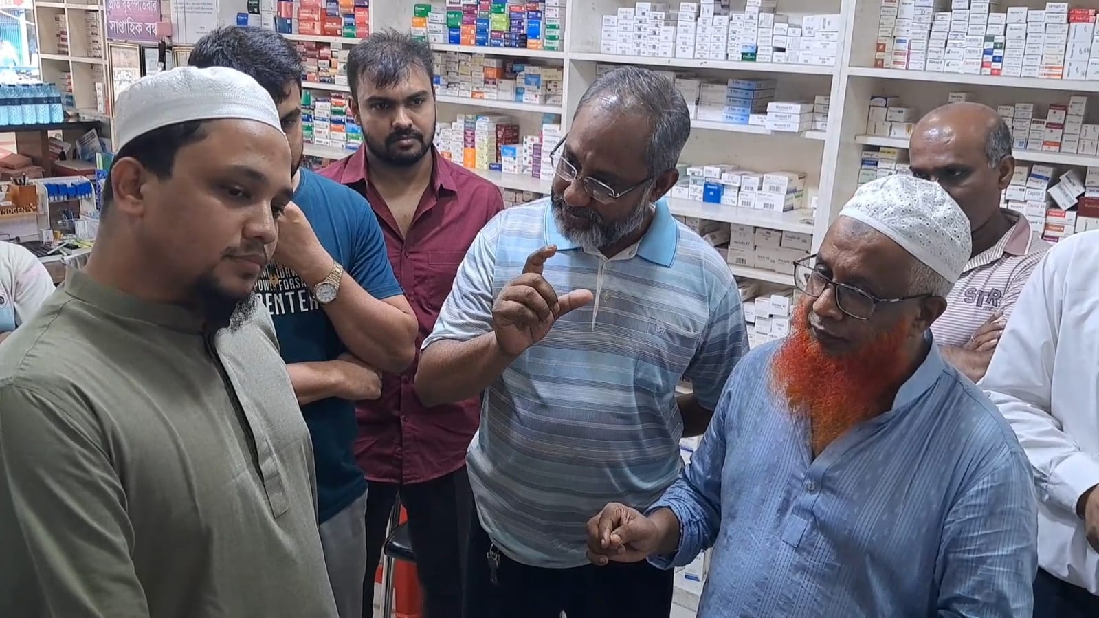 ফরিদপুরে ঔষধ প্রশাসন আইনের নীতিমালা অমান্য করায় তিন দোকানে জরিমানা