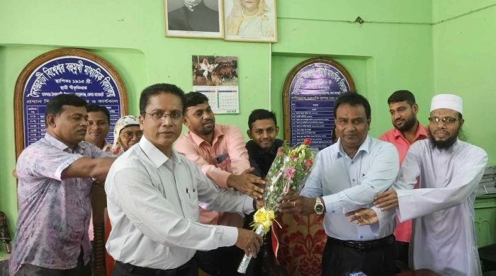 মোরেলগঞ্জে বিশ্বেশ্বর মাধ্যমিক বিদ্যালয়ের নবনির্বাচিত কমিটির প্রথম সভা