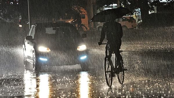 কোথায় ঝড়-বৃষ্টি হতে পারে জানাল আবহাওয়া অধিদপ্তর