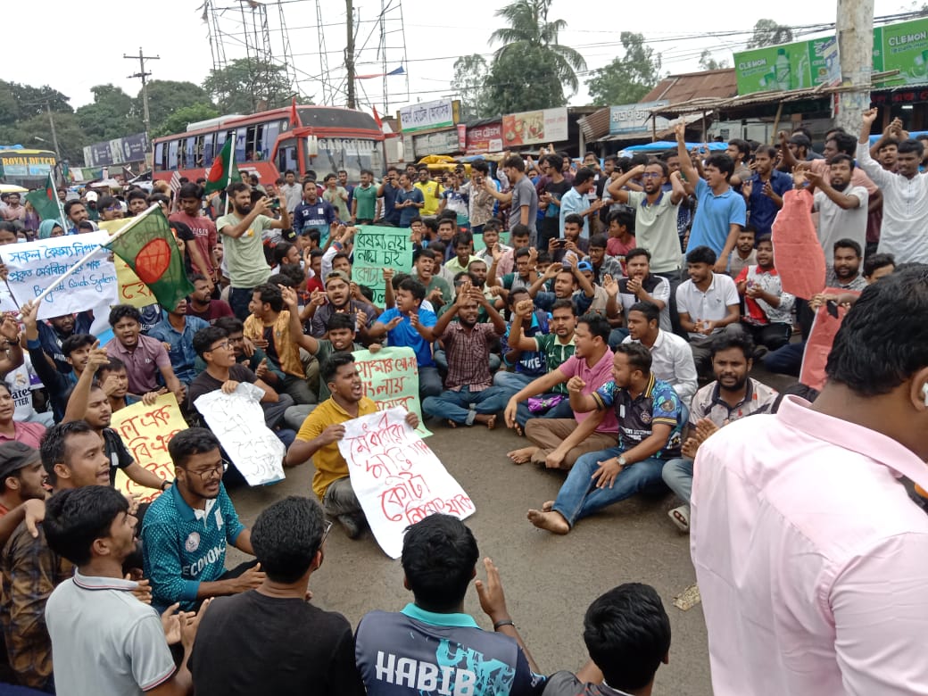 কোটা বিরোধী আন্দোলনে অচল ঢাকা-রংপুর মহাসড়ক