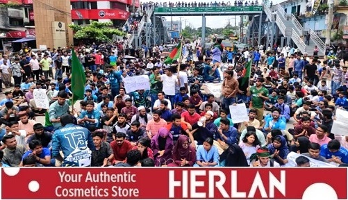 সাইন্সল্যাবে শিক্ষার্থীদের অবরোধ, দুর্ভোগে সাধারণ মানুষ