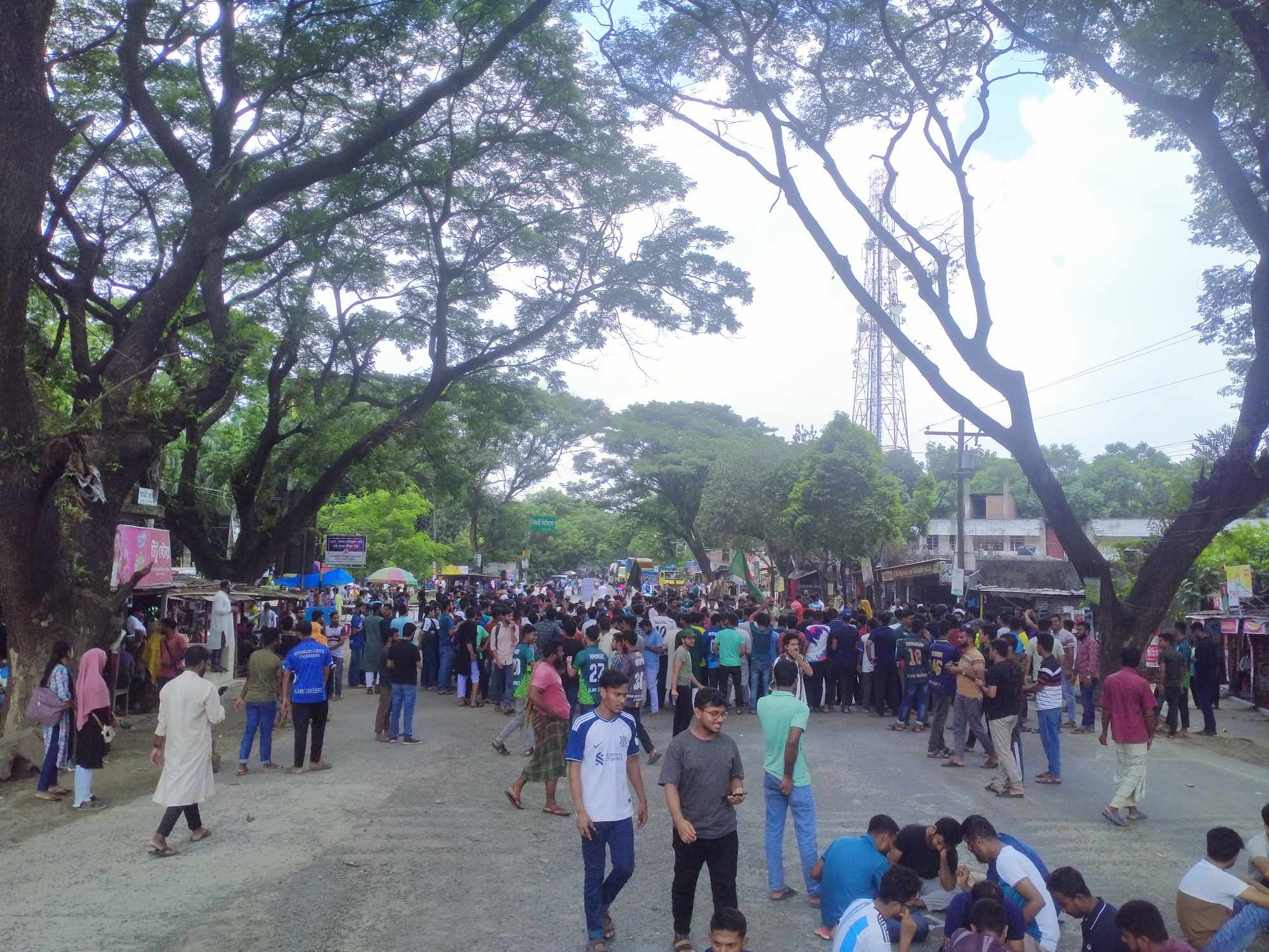 ফের কুষ্টিয়া-খুলনা মহাসড়ক অবরোধ ইবি শিক্ষার্থীদের