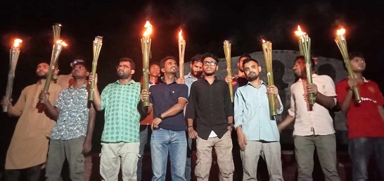 রাবিতে মুক্তিযোদ্ধা ও পোষ্যকোটা বাতিলের দাবিতে মশাল মিছিল