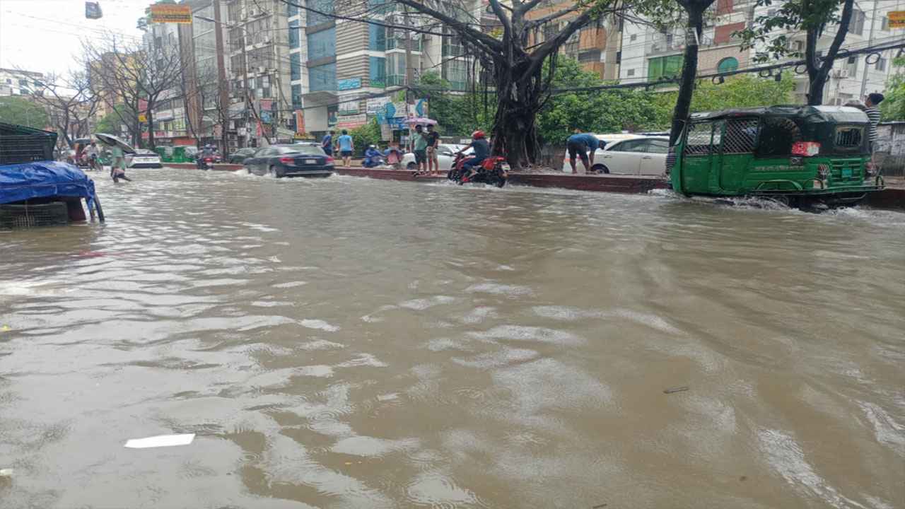 ঢাকায় ৬ ঘণ্টায় ১৩০ মিলিমিটার বৃষ্টি