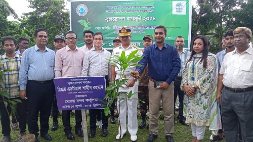 মোংলা বন্দরে বৃক্ষরোপণ কর্মসূচির উদ্বোধন করলেন চেয়ারম্যান