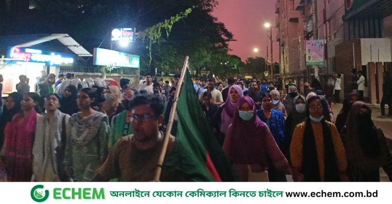 পুলিশের বাধা উপেক্ষা করে শেকৃবি শিক্ষার্থীদের বিক্ষোভ মিছিল