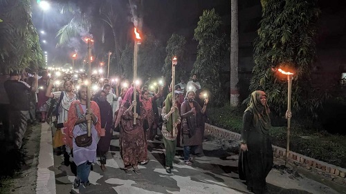 শিক্ষার্থী হত্যার প্রতিবাদে বাকৃবিতে মশাল মিছিল