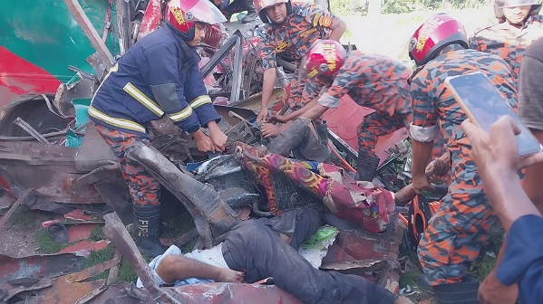 ফরিদপুরের ভাঙ্গায় দুটি পরিবহনের সংঘর্ষে ড্রাইভার ৩জন নিহত, আহত ৪০