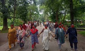 মুখে লাল কাপড় বেঁধে জাবি শিক্ষক-শিক্ষার্থীদের মৌন মিছিল