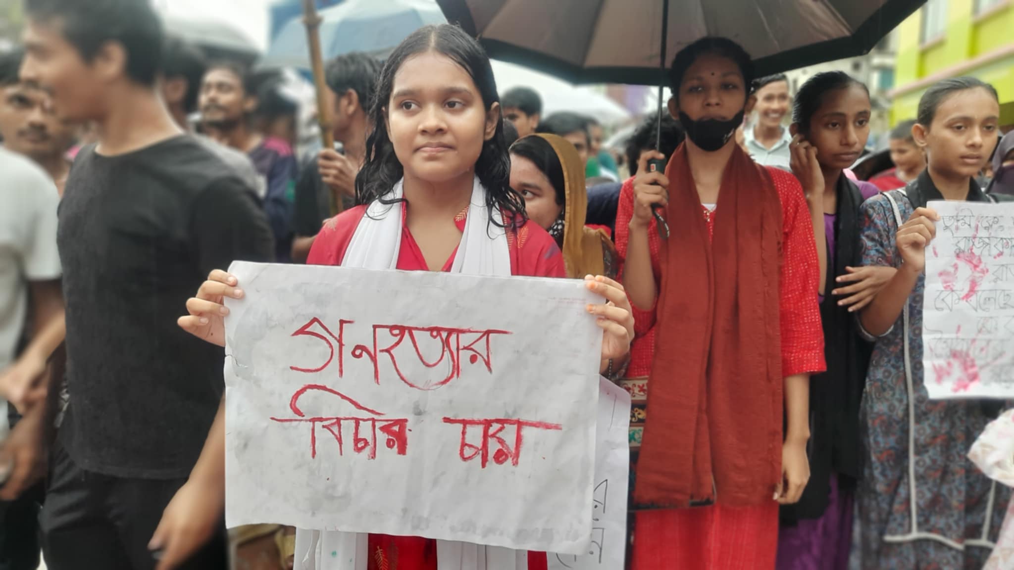 হিলিতে বৈষম্য বিরোধী শিক্ষার্থীদের বিক্ষোভ মিছিল ও সমাবেশে।