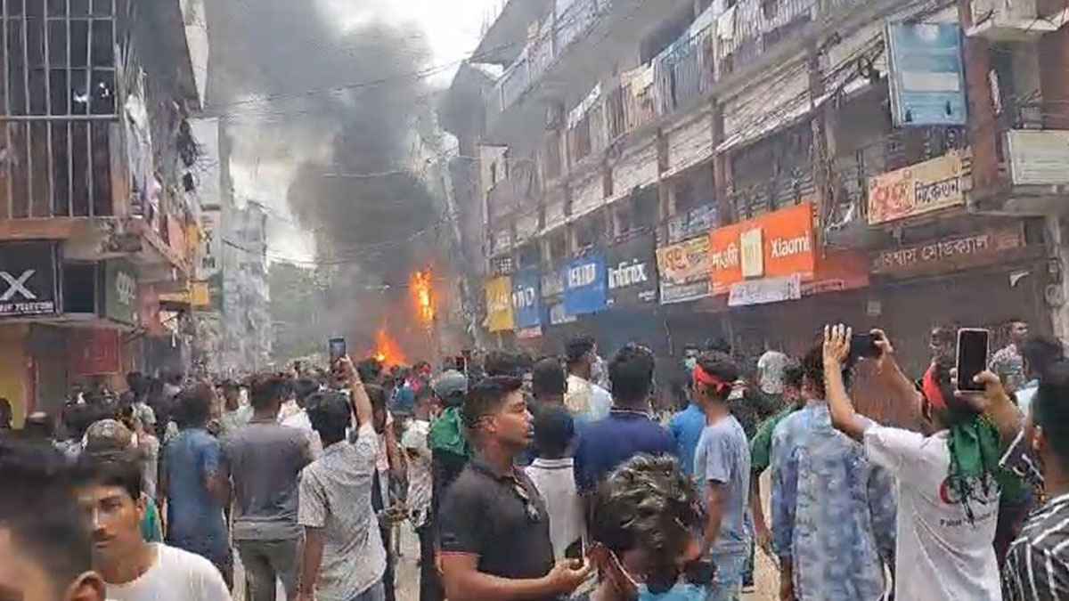 পাবনায় আ. লীগের সঙ্গে আন্দোলনকারীদের সংঘর্ষ, নিহত ৩