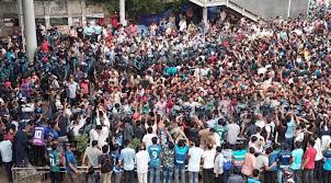 ঢাকার সব এলাকা থেকে শাহবাগমুখি মানুষের ঢল